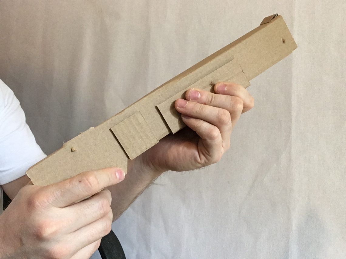 Fusil à pompe en carton à fabriquer | Bricolo Rigolo